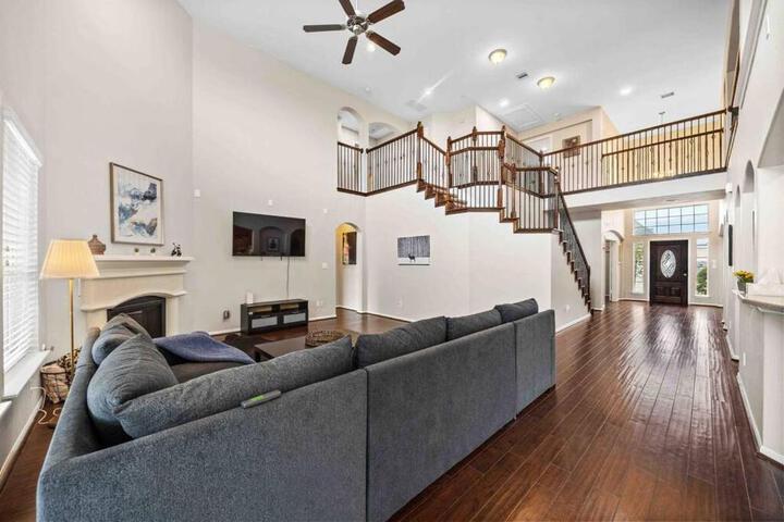 Houston House Sleeps 16~Arcade Style Game Room