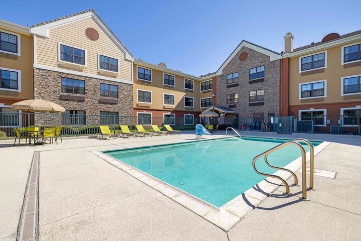Pool 6 of 18