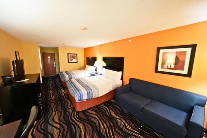 Rock Island Inn & Suites Streator IL