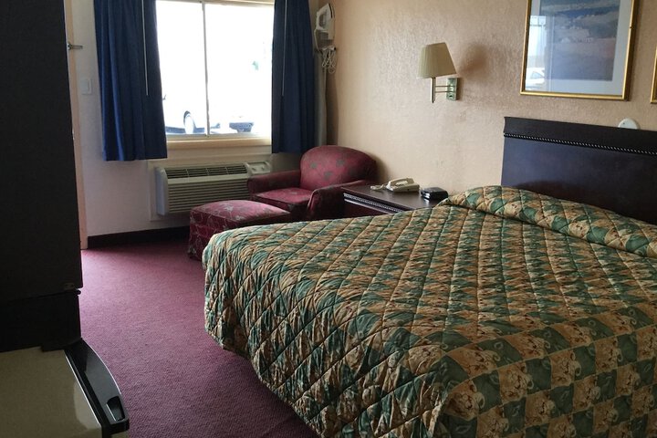Belmont Inn & Suites