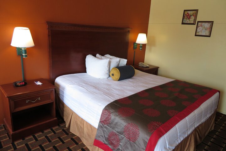 Room 10 of 28