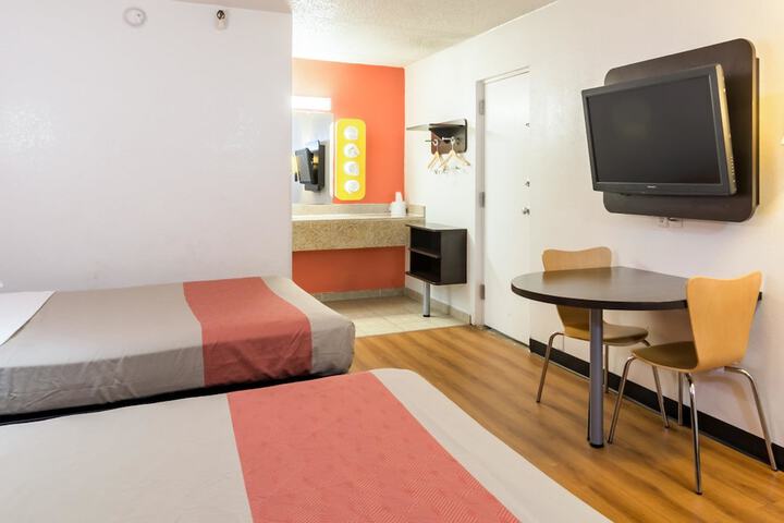 Room 28 of 33