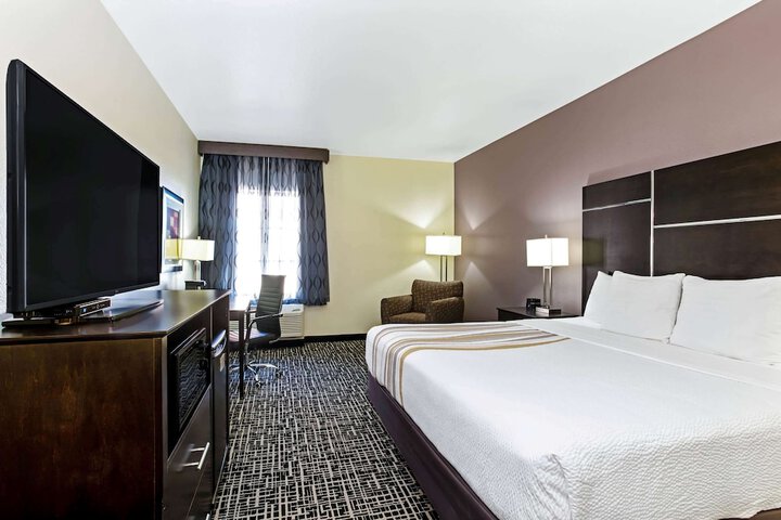 Room 27 of 40