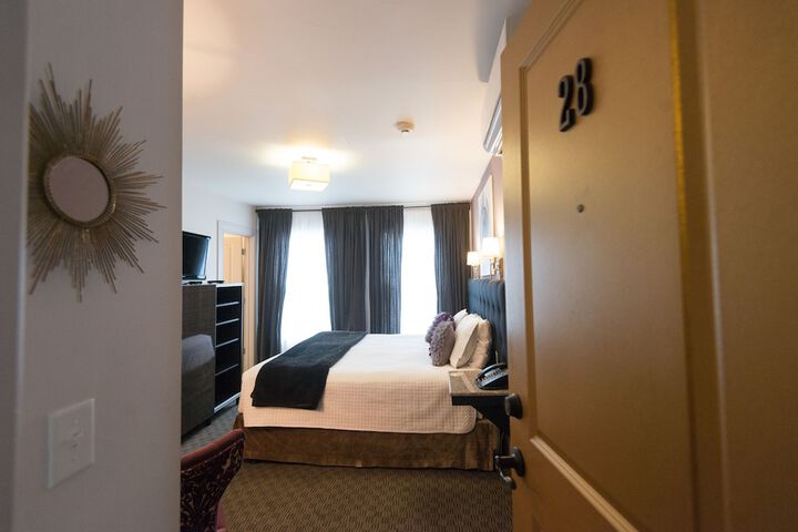 Room 27 of 115