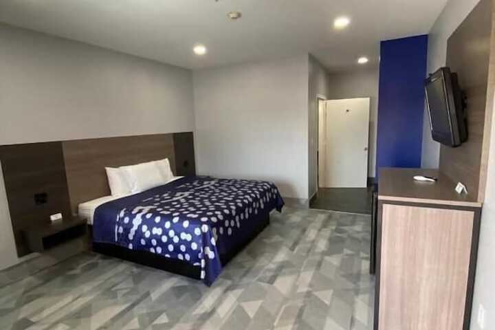 Room 14 of 19