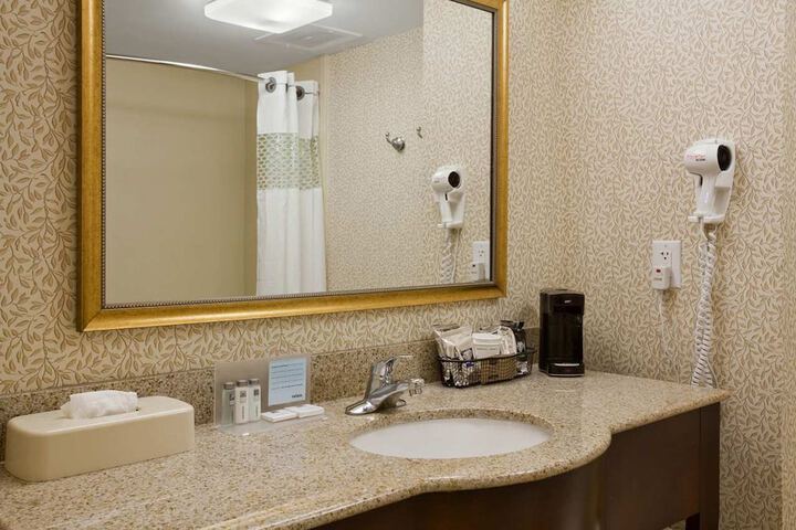 Hampton Inn by Hilton Dunn