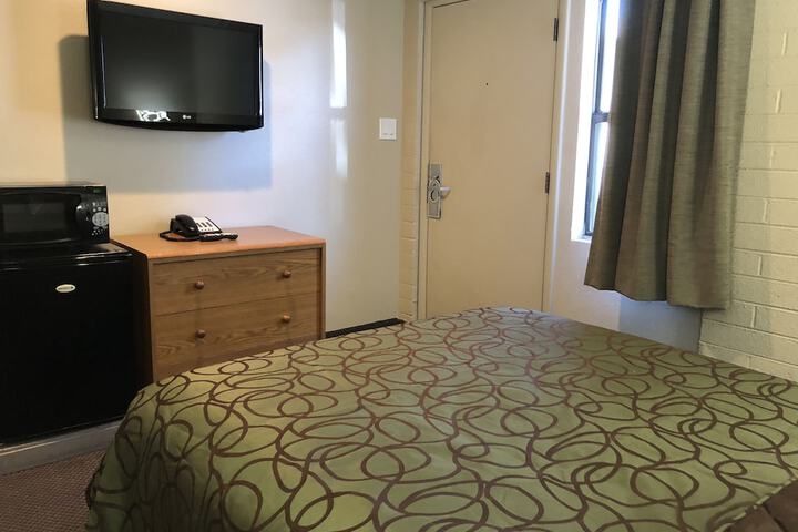 Room 28 of 32