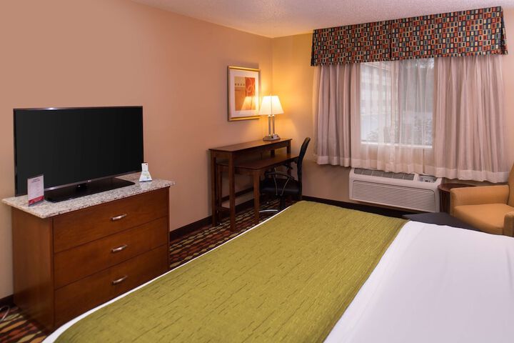 Room 35 of 82