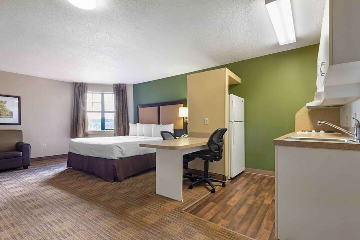 Room 17 of 27