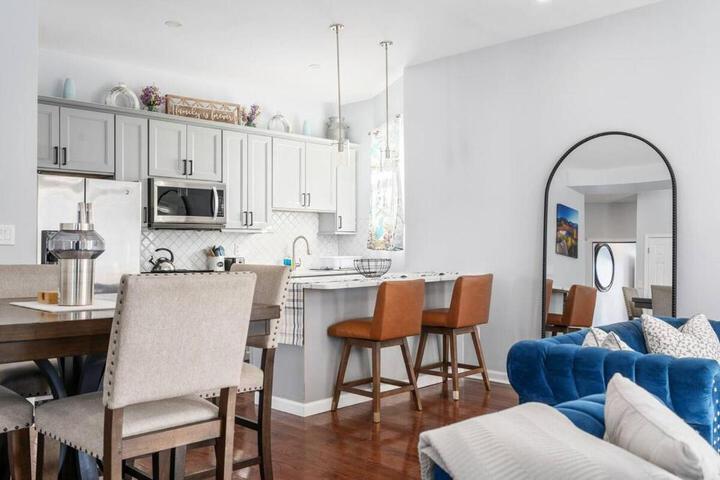 Modern 3 Bed Apt Parking W D