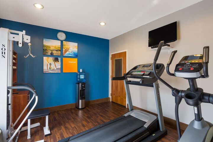 Comfort Suites Near University