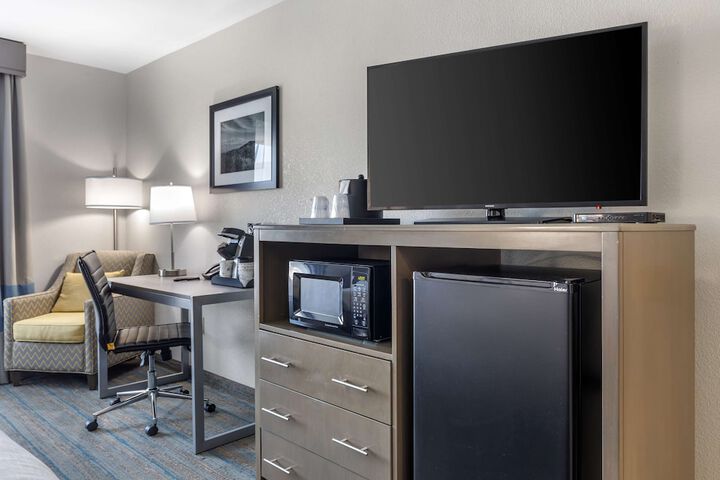 Room 14 of 33