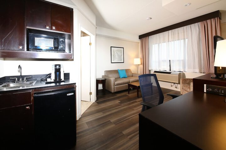 Room 37 of 60