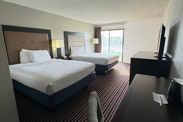Room 6 of 9
