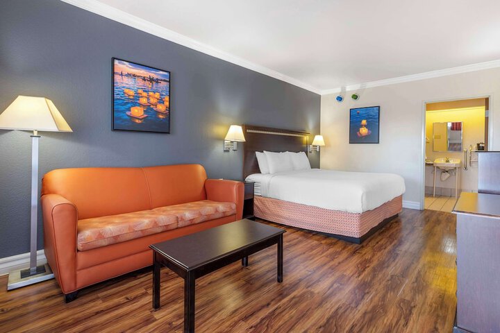 Room 22 of 40