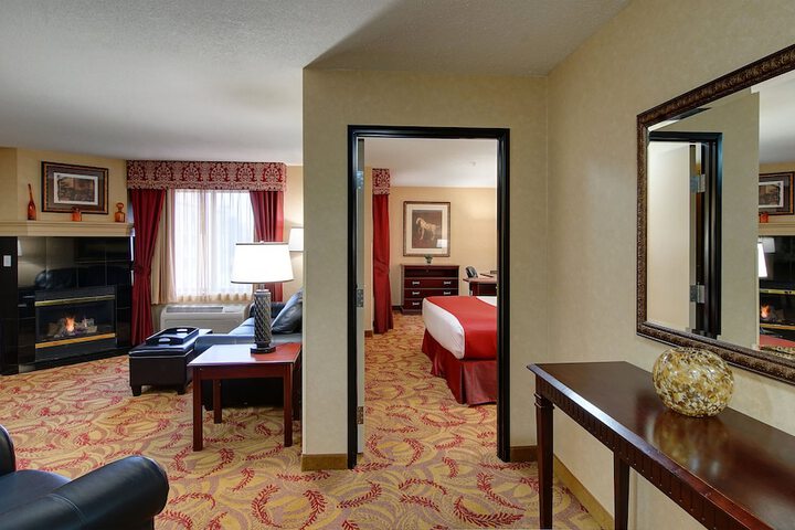 The Grand Hotel - Salem