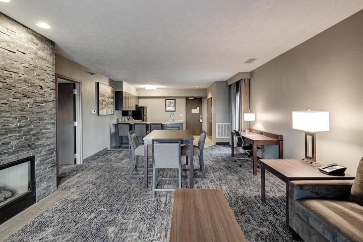 DoubleTree by Hilton Hotel Bloomington