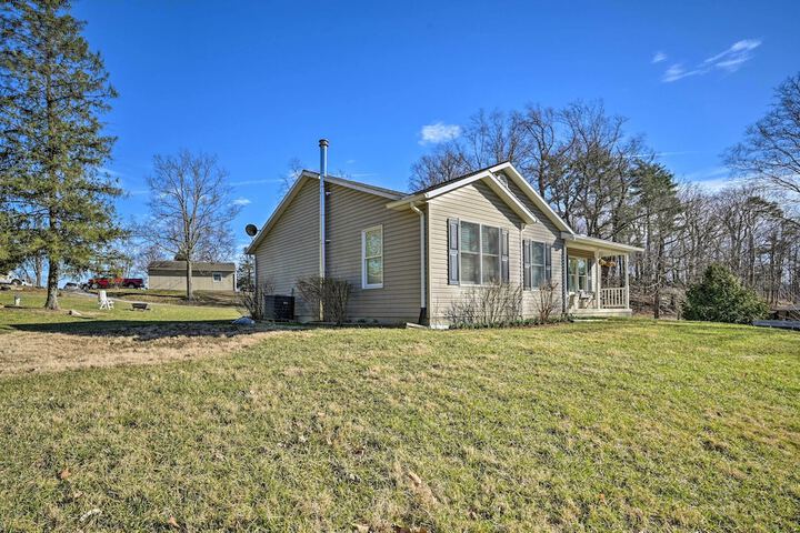 Berkeley Springs Vacation Home w / Fire Pit!