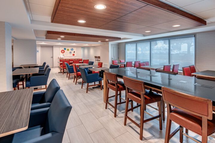 Holiday Inn Express Hotel & Suites West Long Branch by IHG