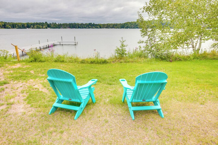 Lakefront Rhinelander Cottage w / Private Dock!