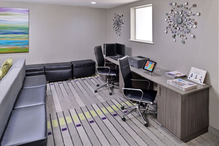 Business Center 41 of 42