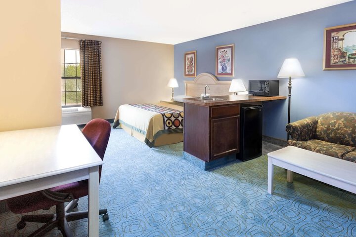 Room 10 of 14