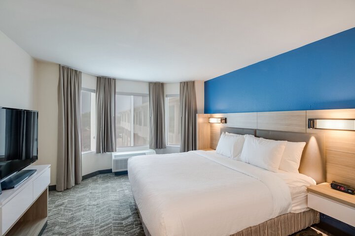 Room 27 of 46