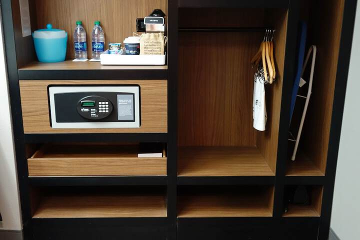 Room 29 of 77