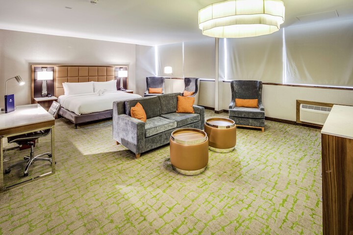DoubleTree by Hilton Huntington