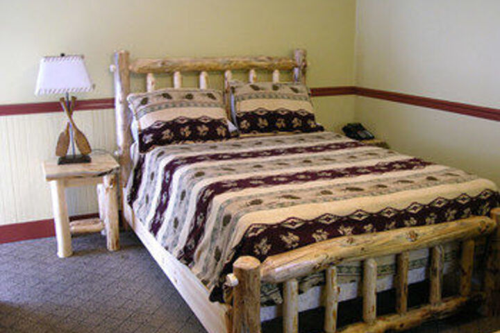 Mountaintop Lodge at Lake Naomi