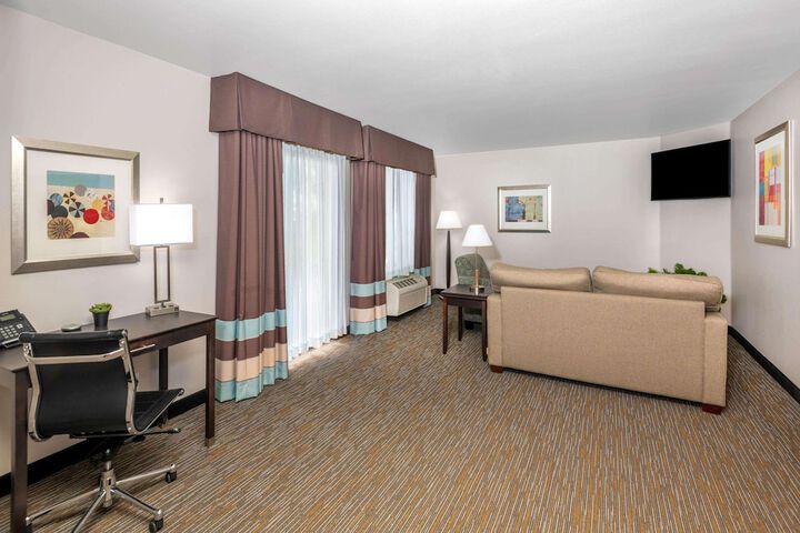 Room 10 of 36