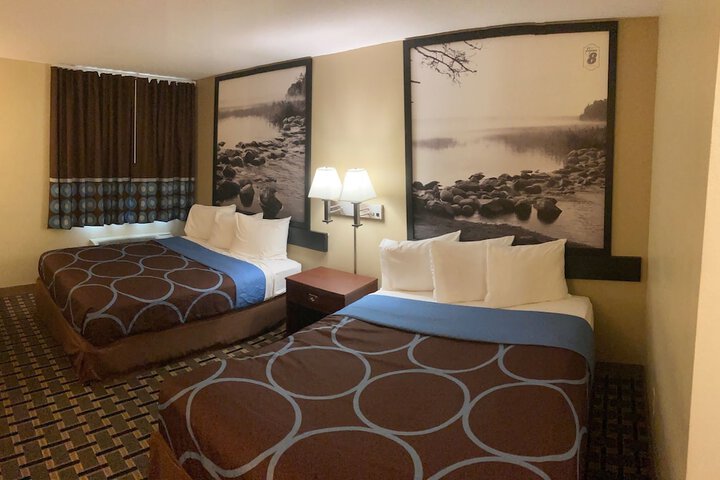 Super 8 by Wyndham Chisago City