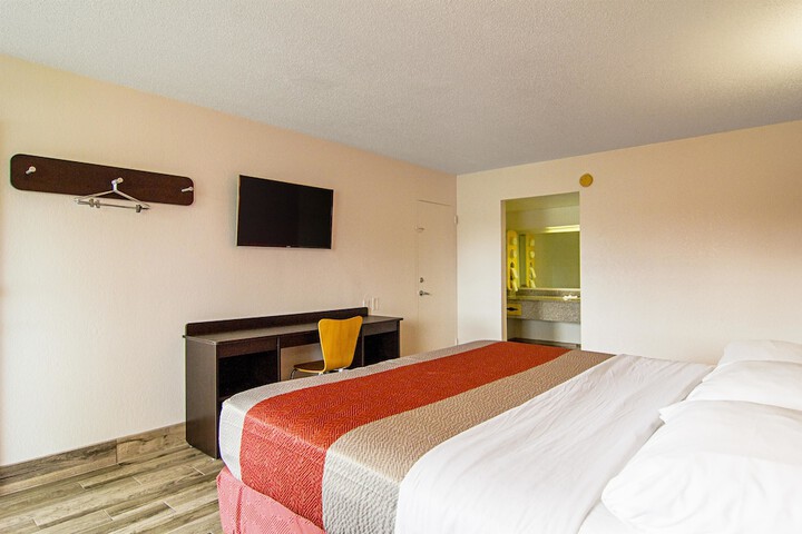 Room 20 of 39