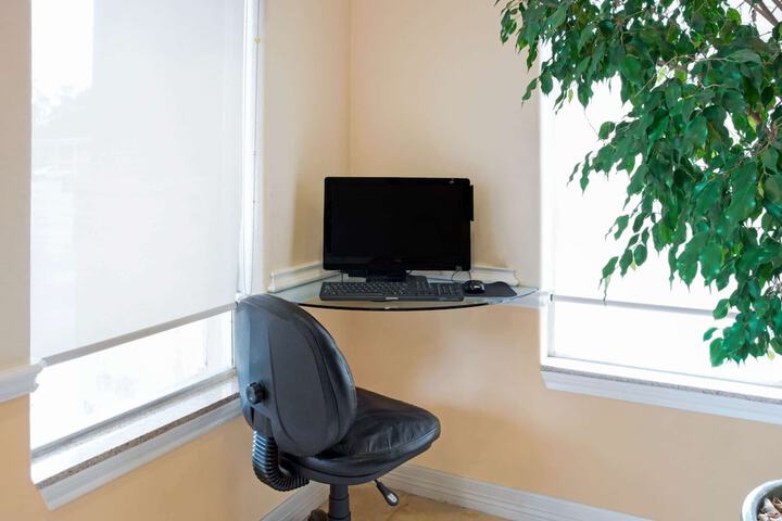 Business Center 75 of 76
