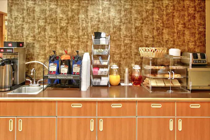 Breakfast/Coffee Service 23 of 27
