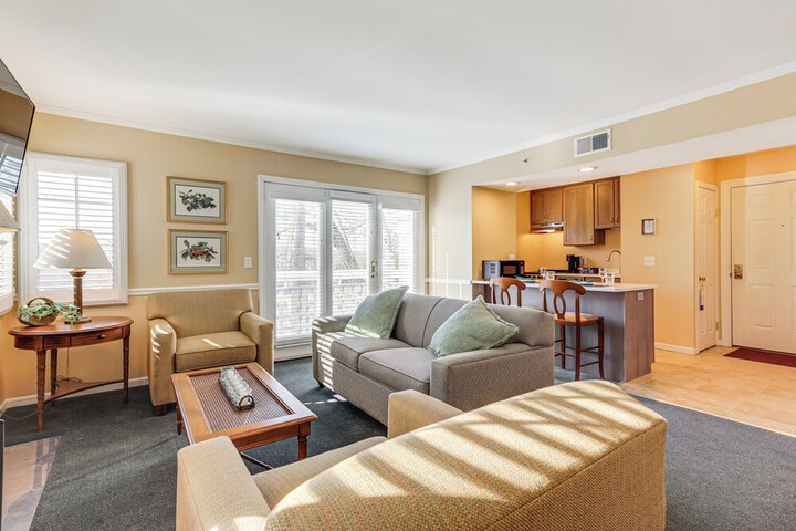 1 Mi to Mohegan Sun: Studio w / Golf Course Views