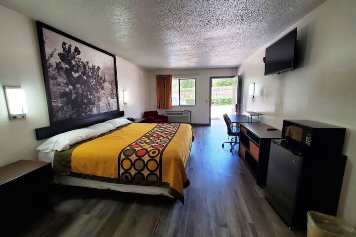 Room 28 of 28