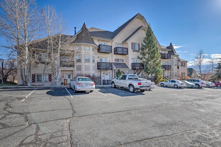 Large Cozy Midway Studio w / Mountain Views!
