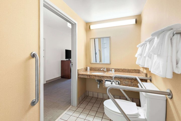 Room 13 of 39