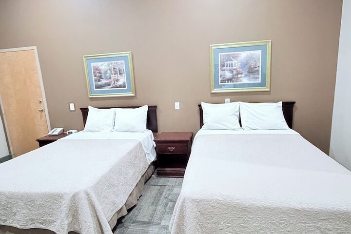 Collins Inn & Suites