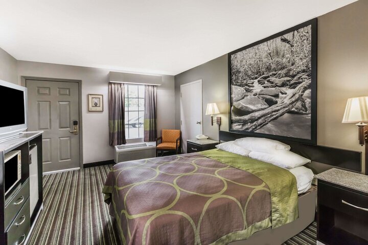 Room 11 of 13
