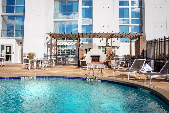 Pool 24 of 104
