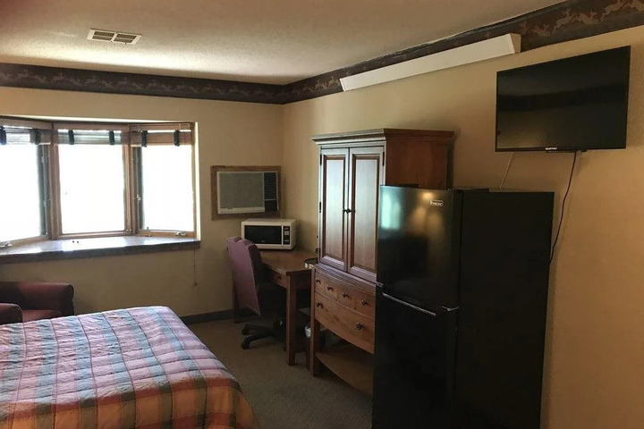 RIVERWOOD INN AND CONFERENCE CENTER