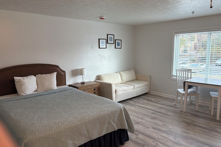Grand Beach Inn