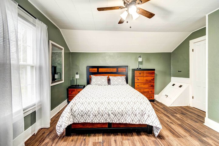 Sodus Point Home - Walkable to Beach!