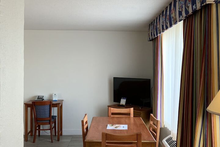 Room 25 of 32