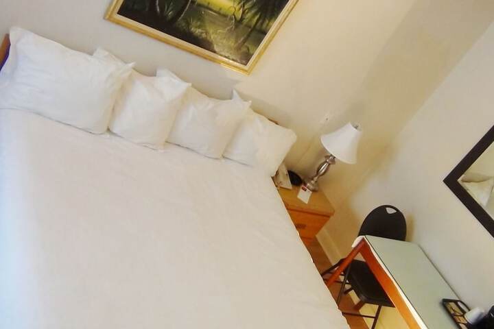 Room 4 of 12