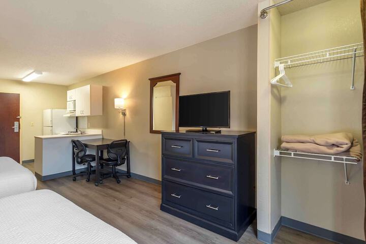 Room 32 of 38
