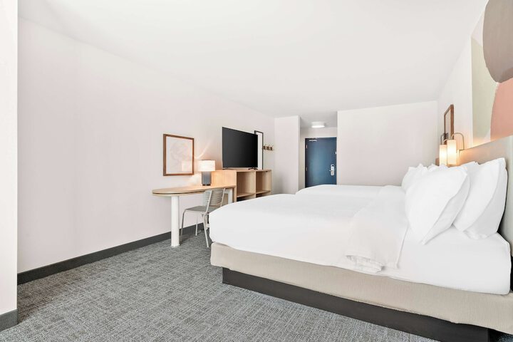 Room 26 of 38