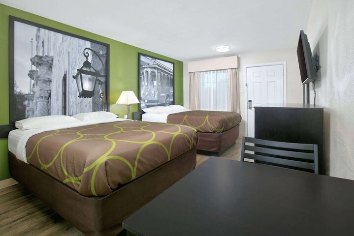 Super 8 by Wyndham Palestine